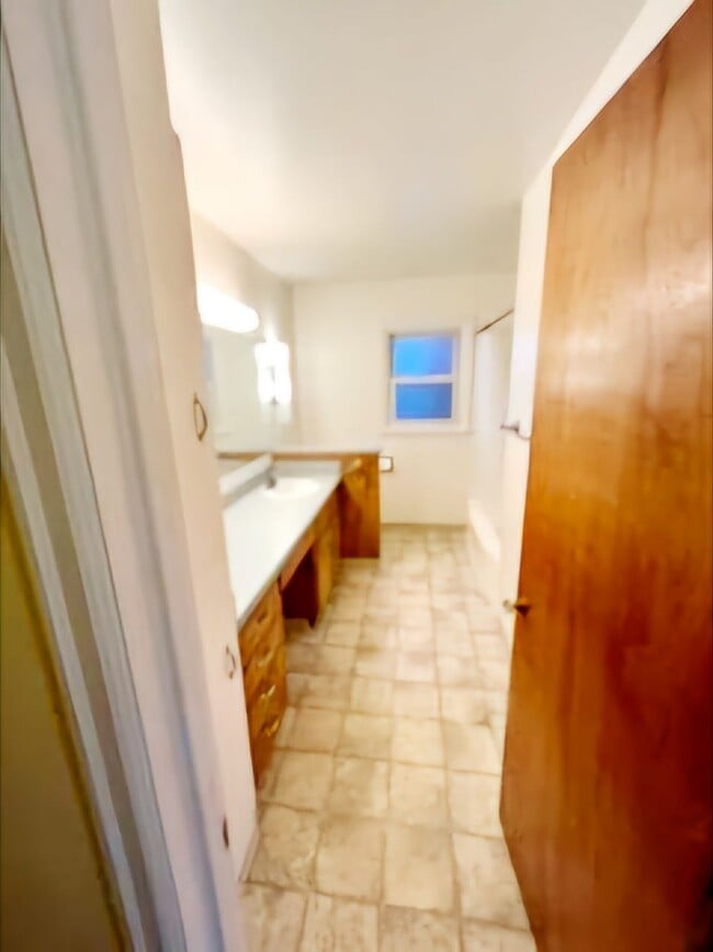 Building Photo - 606 Avenue C