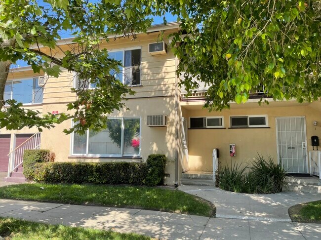 Foto del edificio - 14225 Riverside Dr