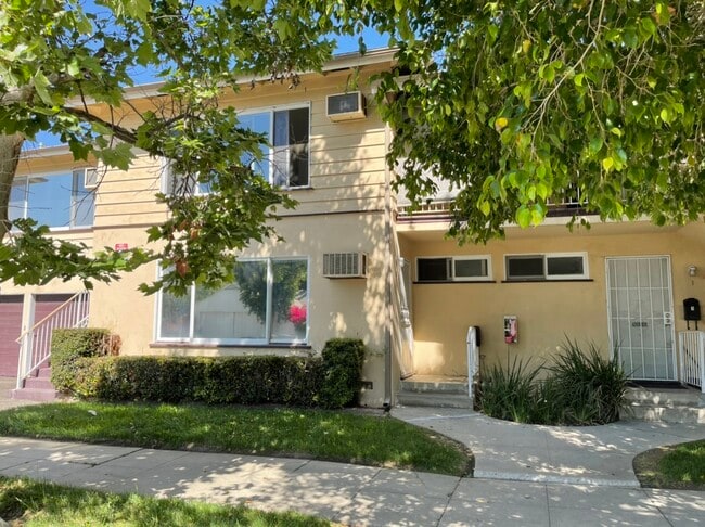 Building Photo - 14225 Riverside Dr