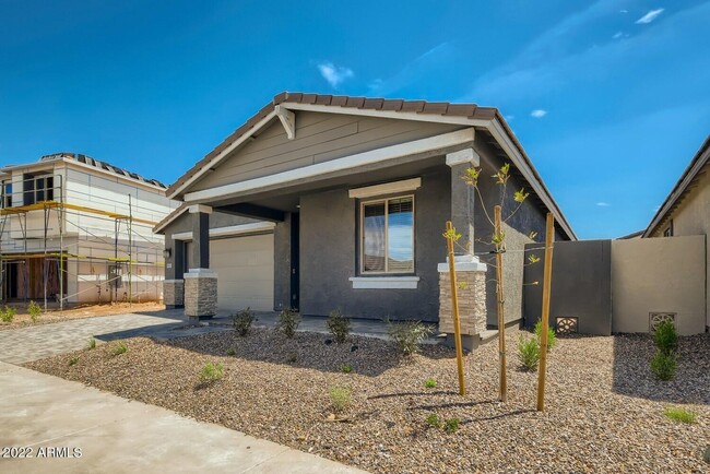 Building Photo - 9405 E Saturn Ave