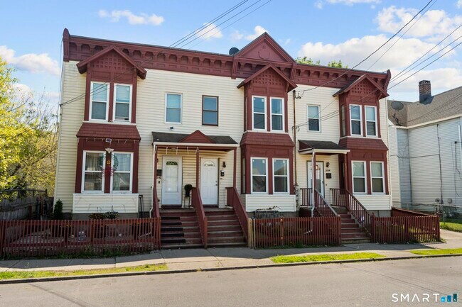Foto del edificio - 704 Maple St