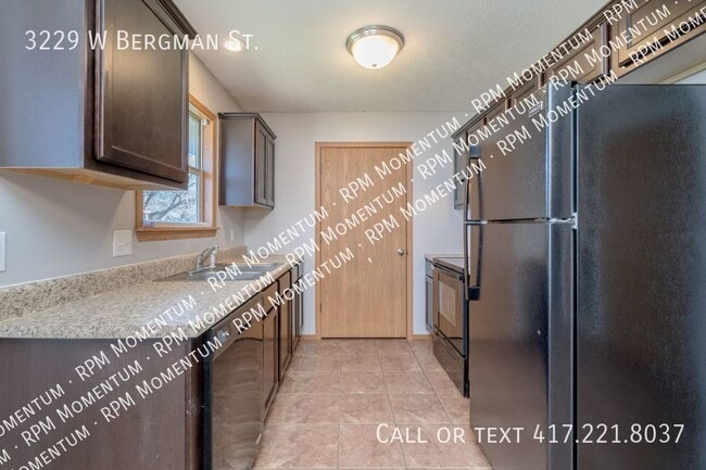 Building Photo - 3229 W Bergman St