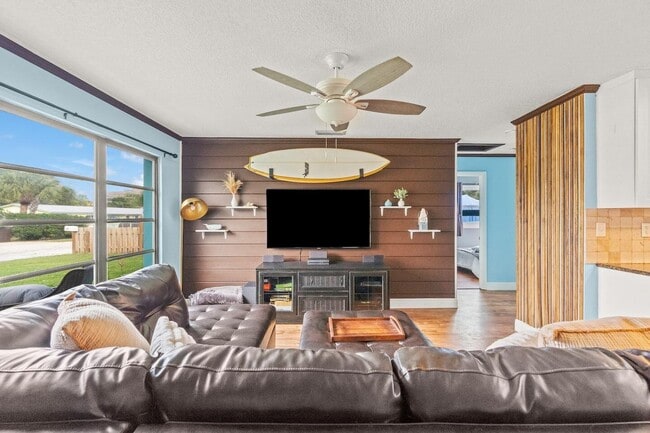 Building Photo - 1880 Kathy Ln