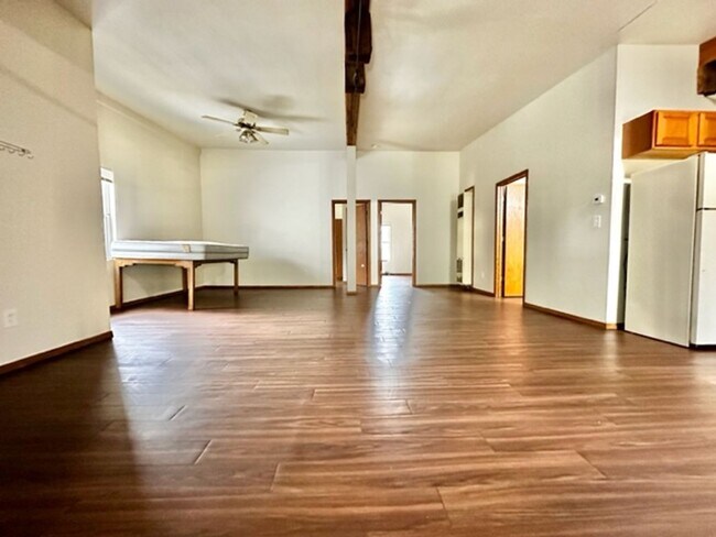 Building Photo - 8268 Cty Hwy W Quadruplex