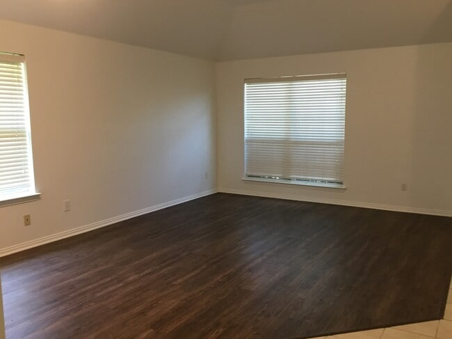 Building Photo - 2029 Michelle Creek Drive