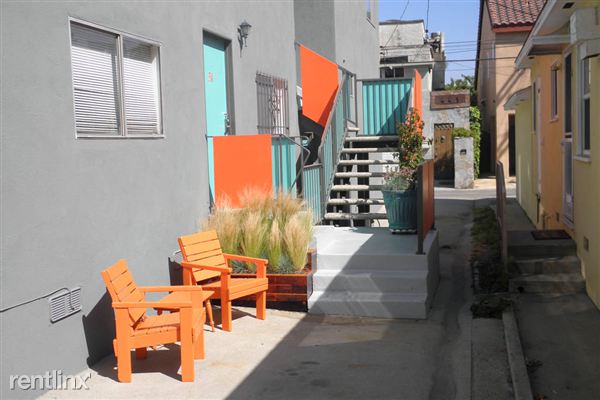 Building Photo - 444 S Venice Blvd