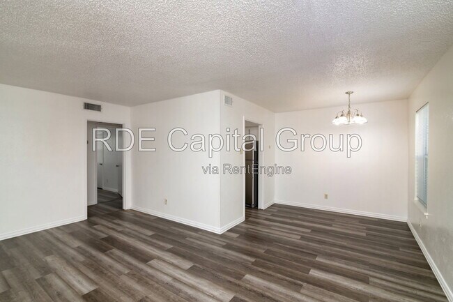 Building Photo - 7048 Glenview Dr