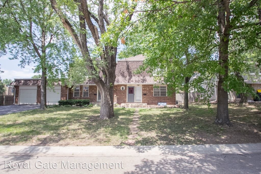 Primary Photo - 3 br, 2.5 bath House - 10724 W 88th Terrace