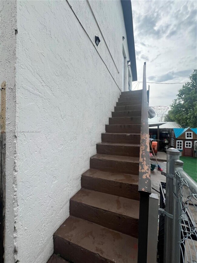 Foto del edificio - 467 E 13th St