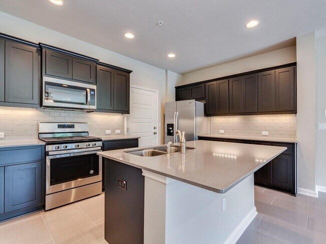 Foto del edificio - 13800 Lyndhurst St