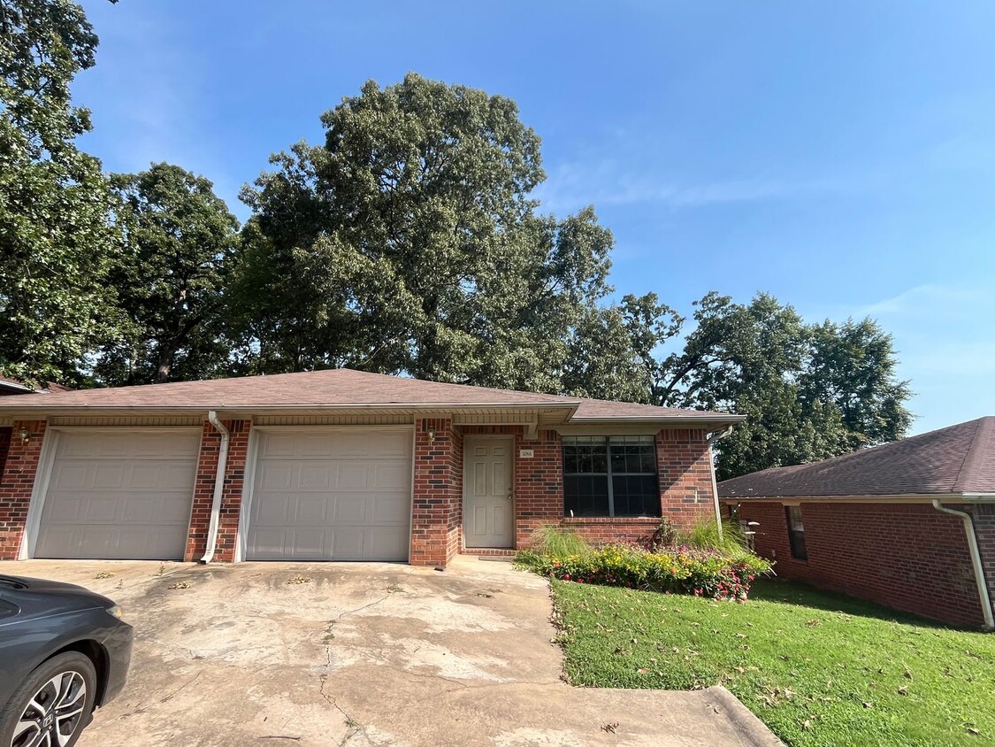 Foto principal - 308 W 16th Ct