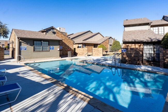 Building Photo - Signature Place