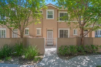 Building Photo - 25712 Holiday Cir