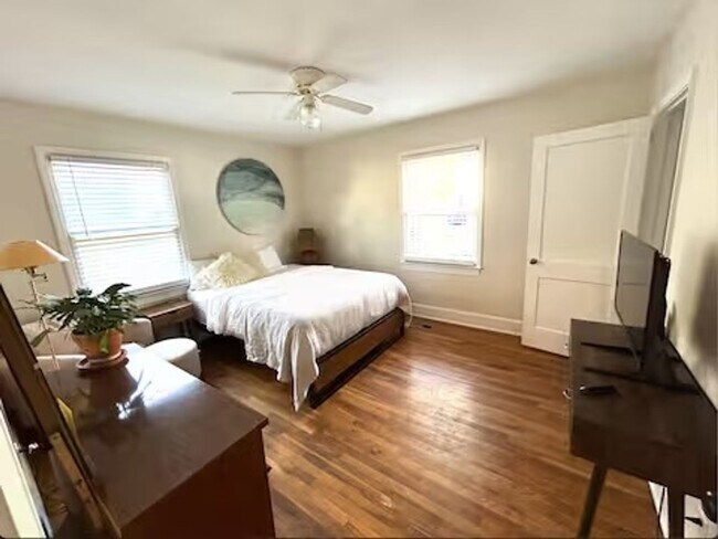 Foto del edificio - Charming 2BR House in Durham