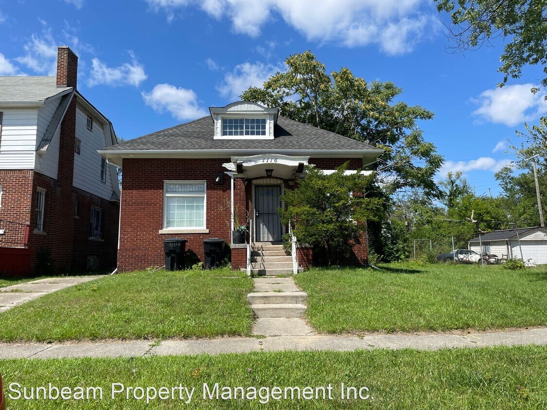 Foto principal - 3 br, 1 bath House - 1116 CARMEL