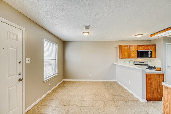 Foto del edificio - 7214 River Pines Dr
