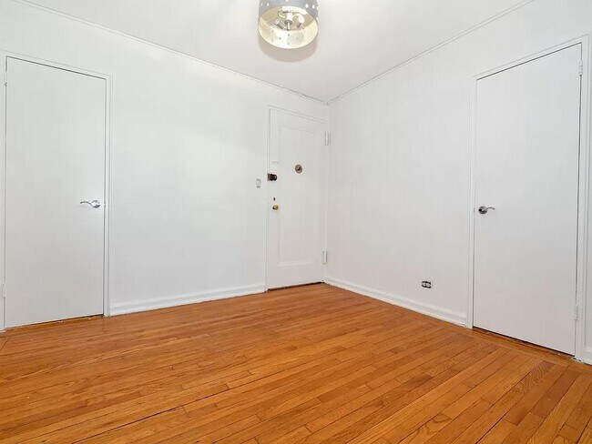 Building Photo - 445 W 240th St
