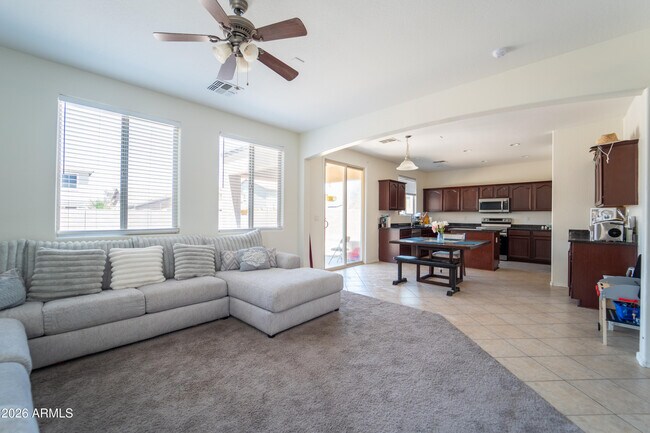 Foto del edificio - 42592 W Somerset Dr