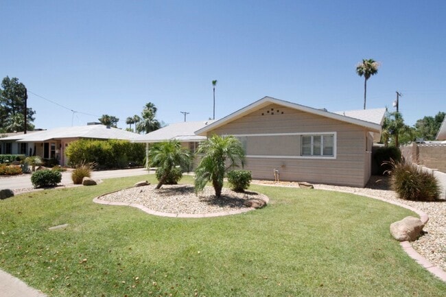 Foto del edificio - 3034 E Cheery Lynn Rd