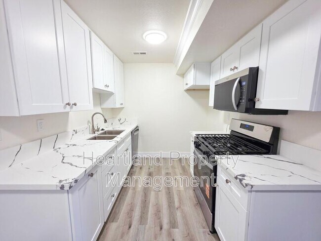 Foto del edificio - 240 W Lincoln Ave
