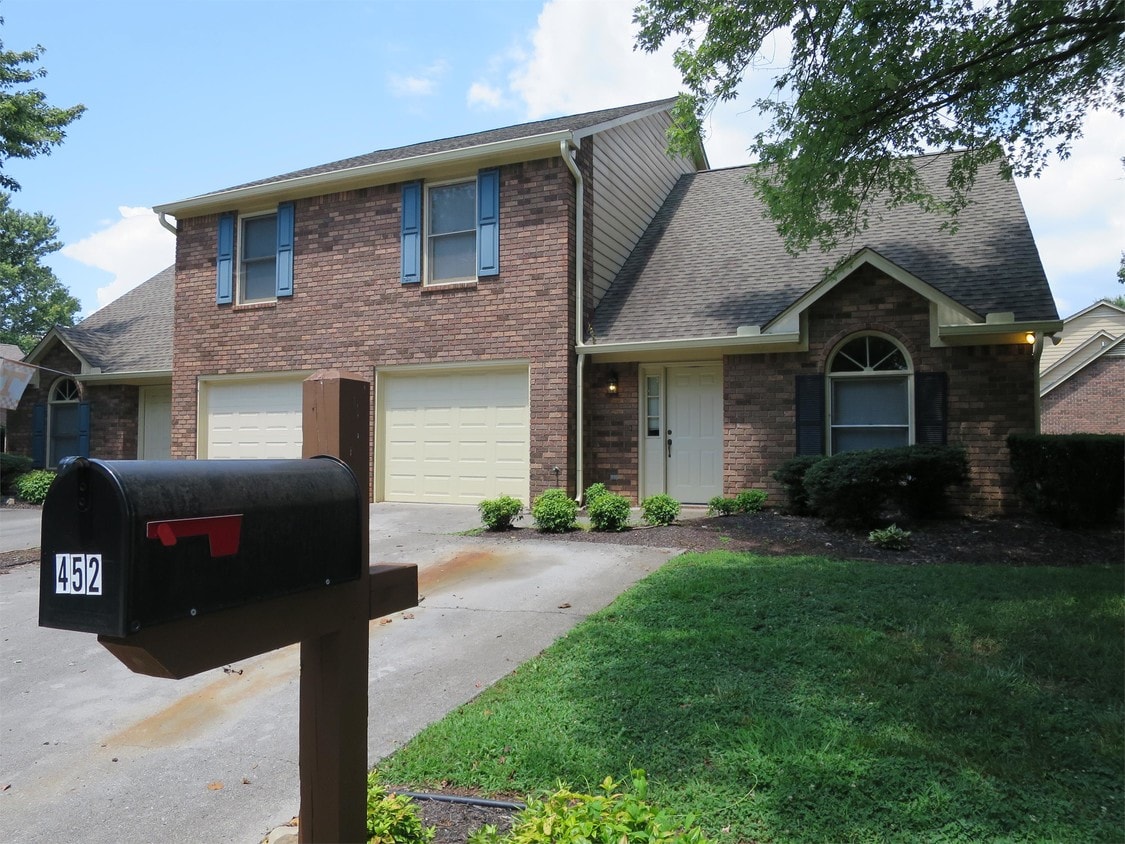 Primary Photo - 452 Eagle Brook Dr