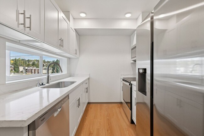 Brand-new 6B3B Townhouse near UW! - Brand-new 6B3B Townhouse near UW!