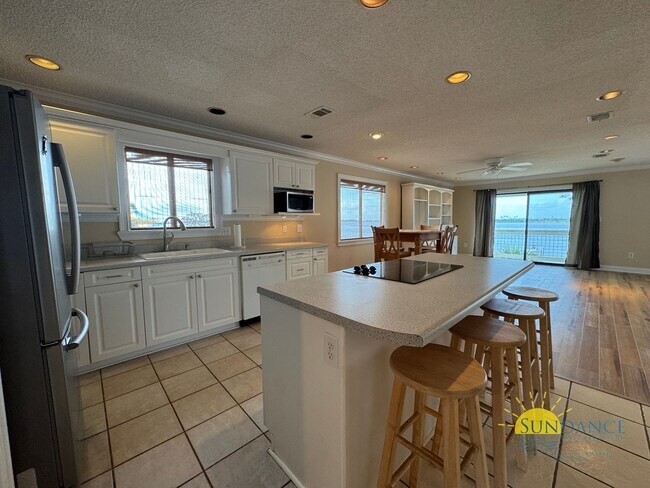 Foto del edificio - Waterfront Condo with Stunning Views – 2BR/2BA + Bonus Space!