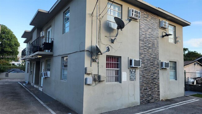 Foto del edificio - 329 SW 6th Ave