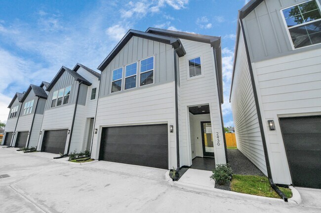 Foto del edificio - 2430 Harrington St