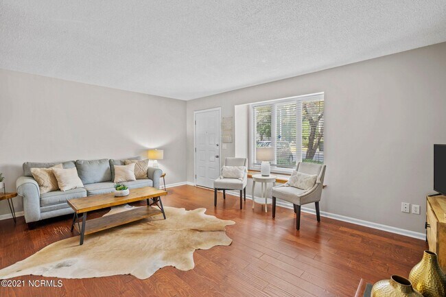 Building Photo - 420 Cobblestone Dr