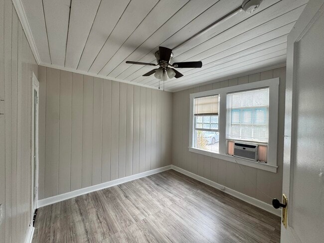 Building Photo - 200 Park Ave