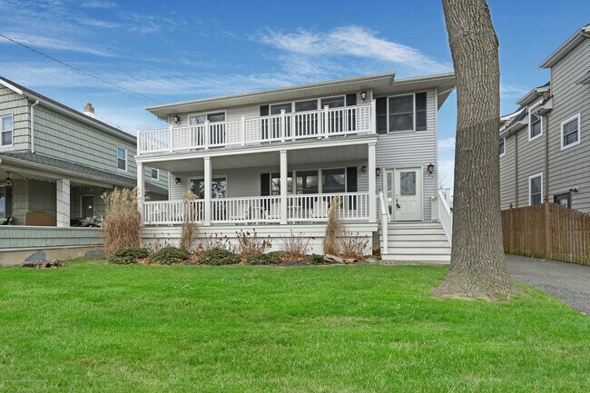 Building Photo - 404 9th Ave