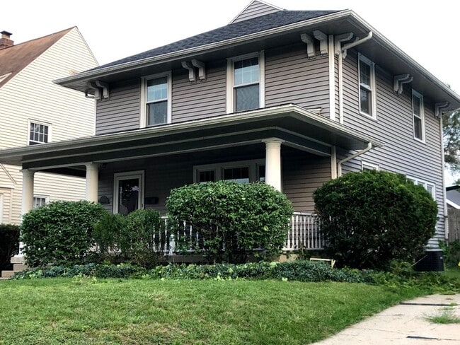 Building Photo - Charming 3 Bed/1 Bath Home in South Bend's...
