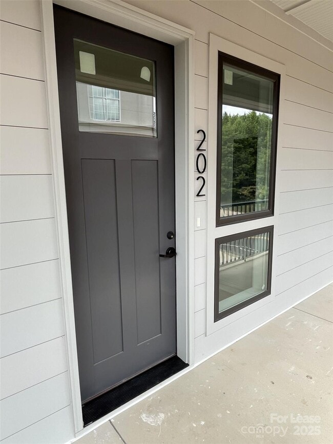 Building Photo - 19546 Greentree Way