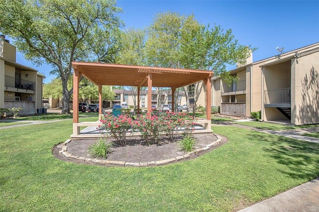 Foto del edificio - 3300 Pebblebrook Dr