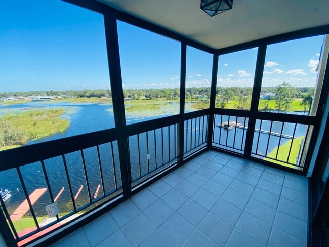 Foto del edificio - 117 Country Club Dr