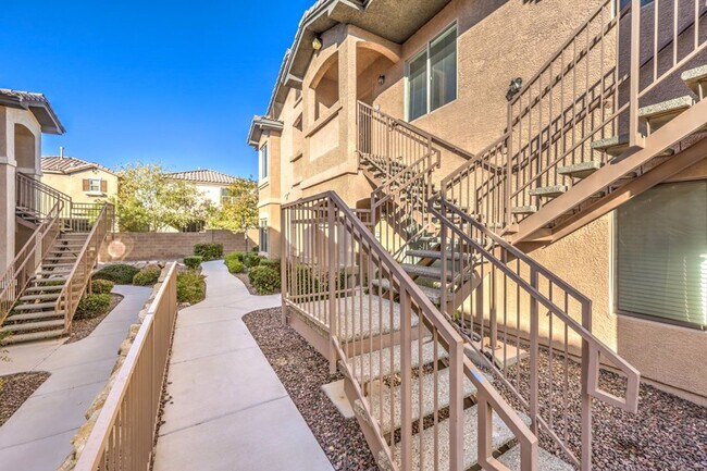 Foto del edificio - Lovely 3-Br Condo in a Guard Gated Community in the Southwest Area