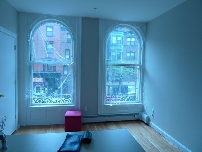 Building Photo - 483 Beacon St