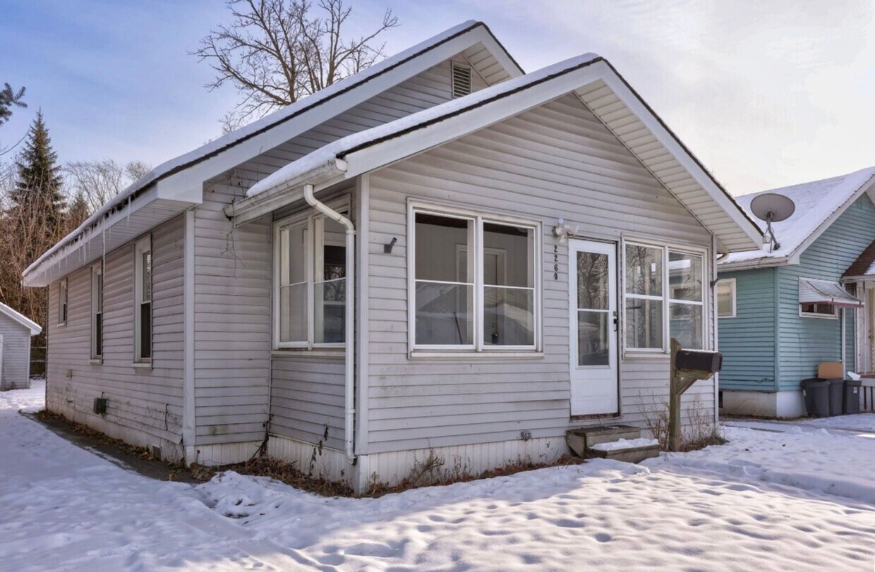 Foto principal - Charming 2 Bedroom, 1 Bath Home on Niagara – Clean, Cozy & Move-In Ready!