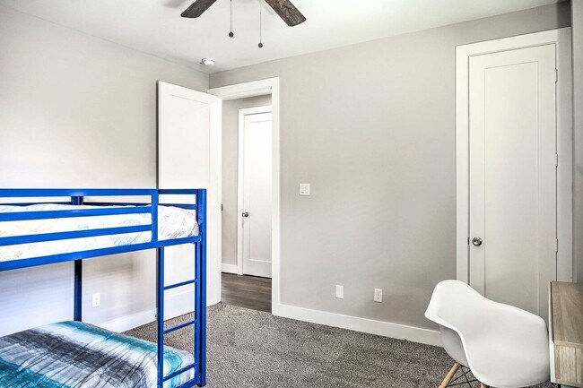 Foto del edificio - 6403 Bowling Green St