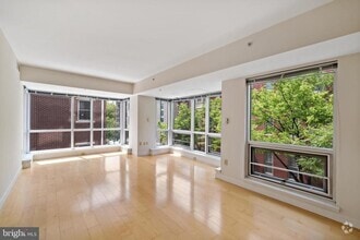 Building Photo - 1034 Spruce St