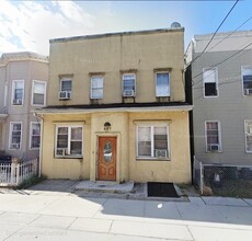 Building Photo - 557 59th St