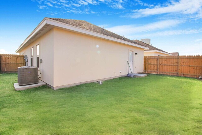 Building Photo - 3307 Aurora Ln