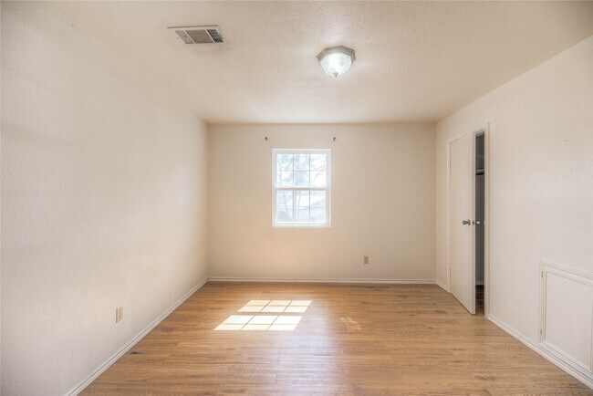 Foto del edificio - 25634 Chestnut Ln