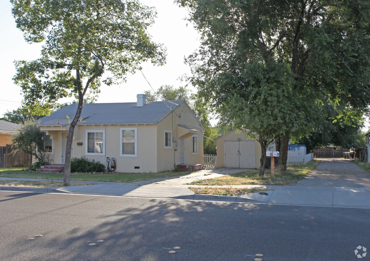 Building Photo - 1640 Bessie Ave