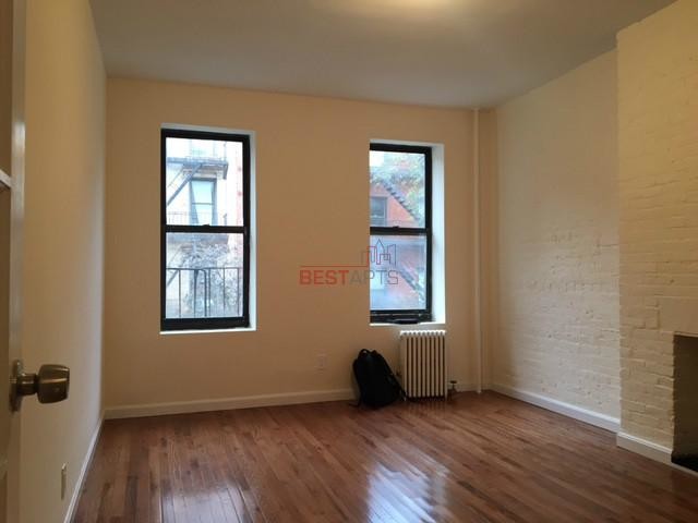 Foto principal - 308 E 6th St