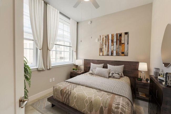 Building Photo - 22 Light