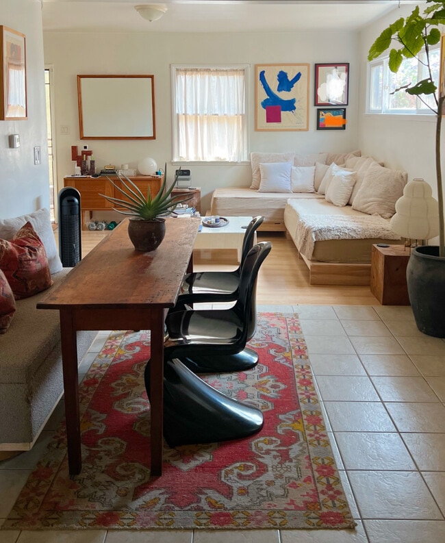 Planta abierta - 2215 Carmona Ave