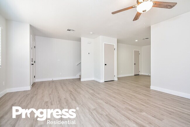 Building Photo - 5151 Souvenir Ln
