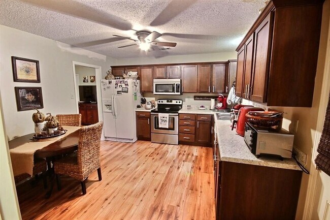 Building Photo - 483 Grace Cove